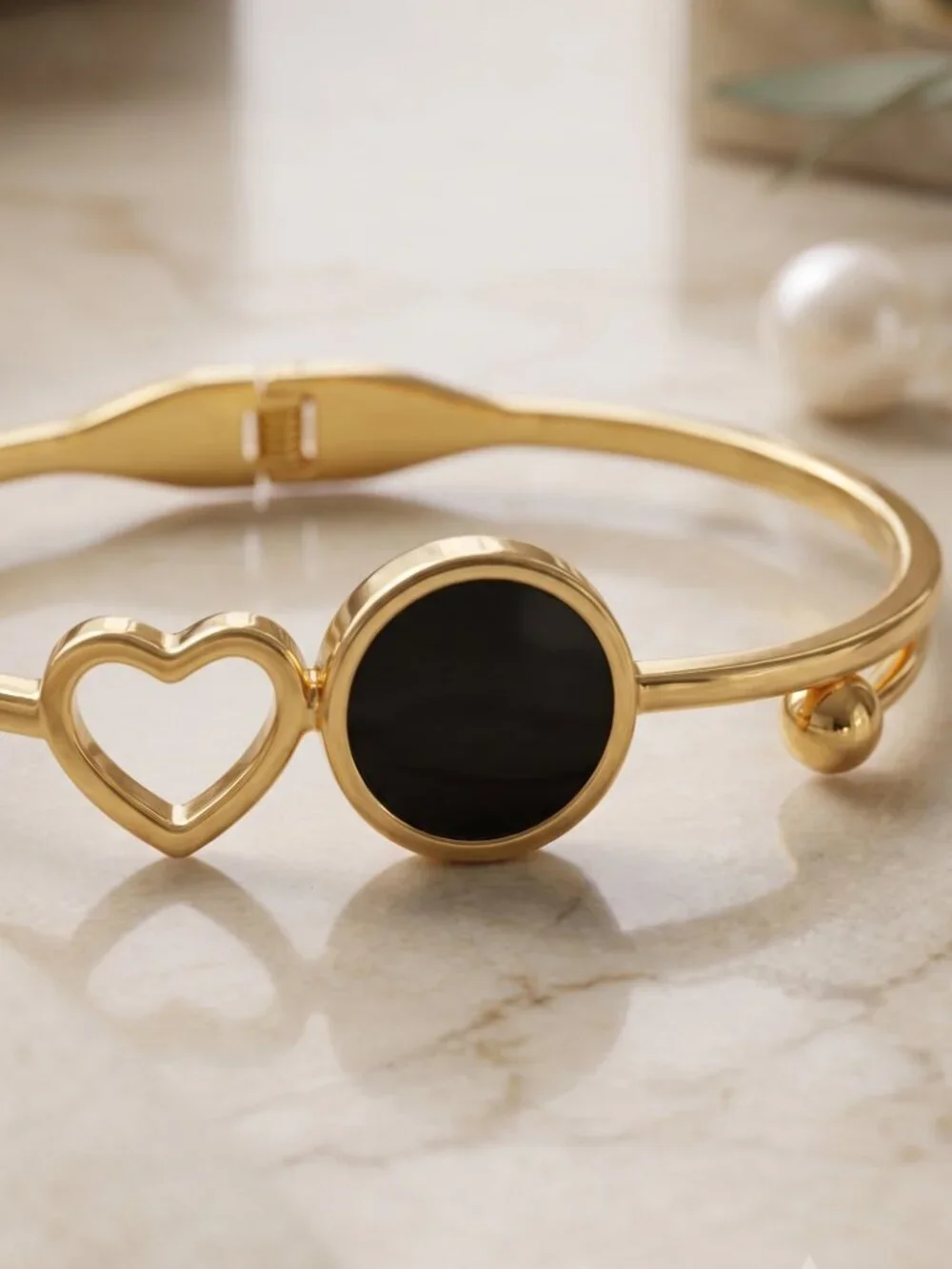 18K Gold Plated Open Heart Black Enamel Disc Charm Bangle Bracelet Gold 2.3